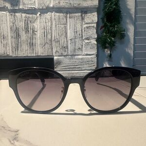 Women’s Gucci sunglasses